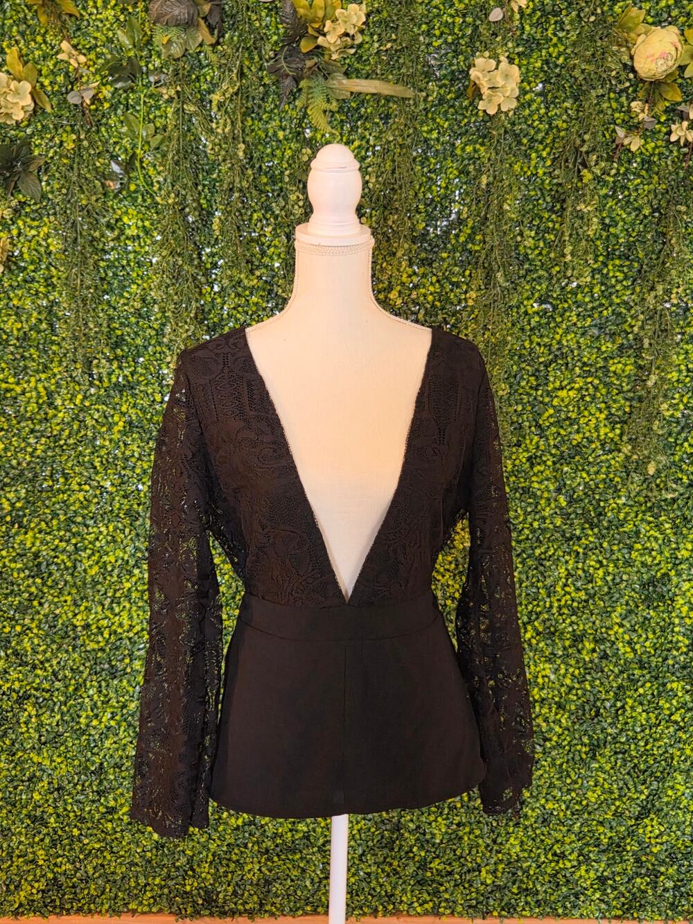 Medium Charlotte Russe long-sleeve black romper style top
